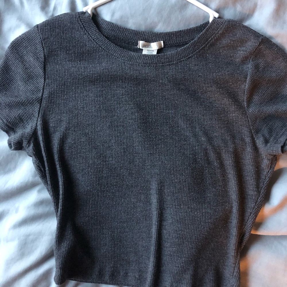 Gray cropped t-shirt